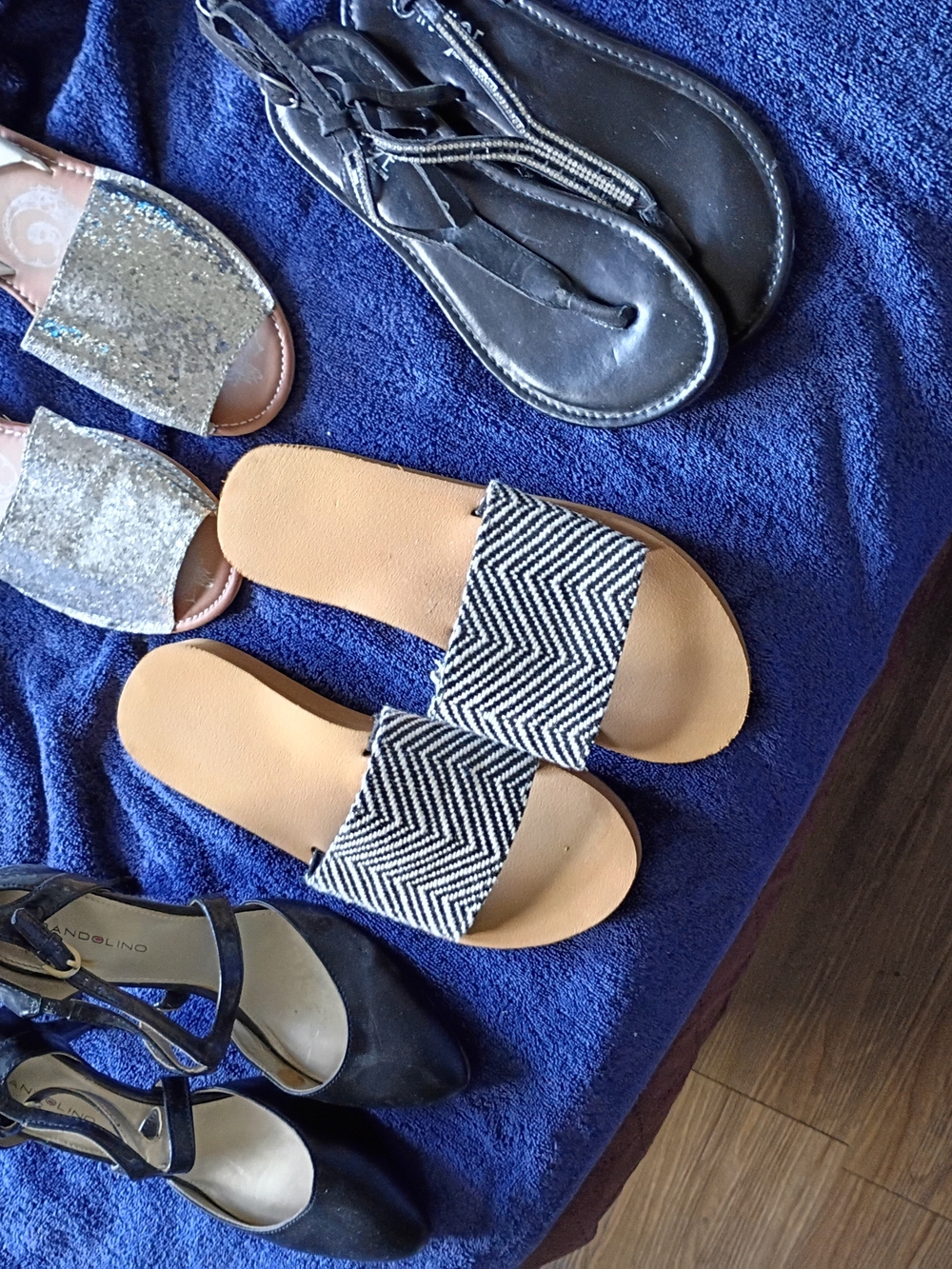 Women’s Black & White Chevron Slide Sandals